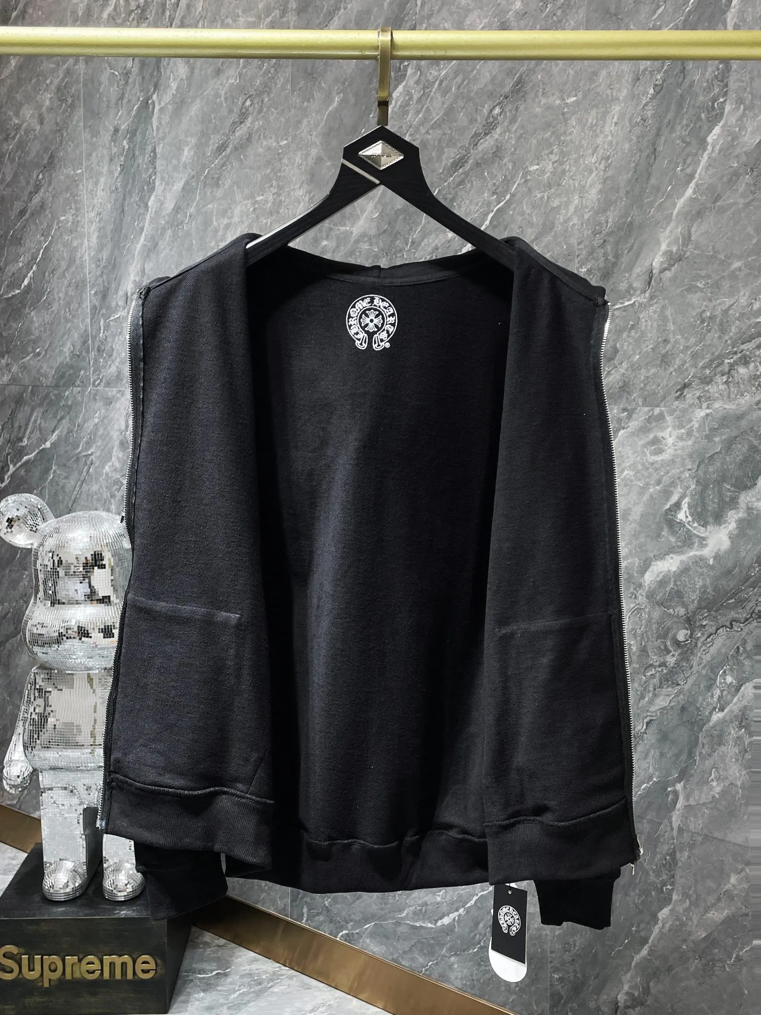 P260 Chrome Hearts Autumn and Winter 2025 Counter Synchronization ❤️ City limited edition, classic horseshoe cross Sanskrit large flower arm zipper sweatshirt Improved customized version 1:1 high-weight high-quality fabric Recommended color: white black Size: S, M, L, XL